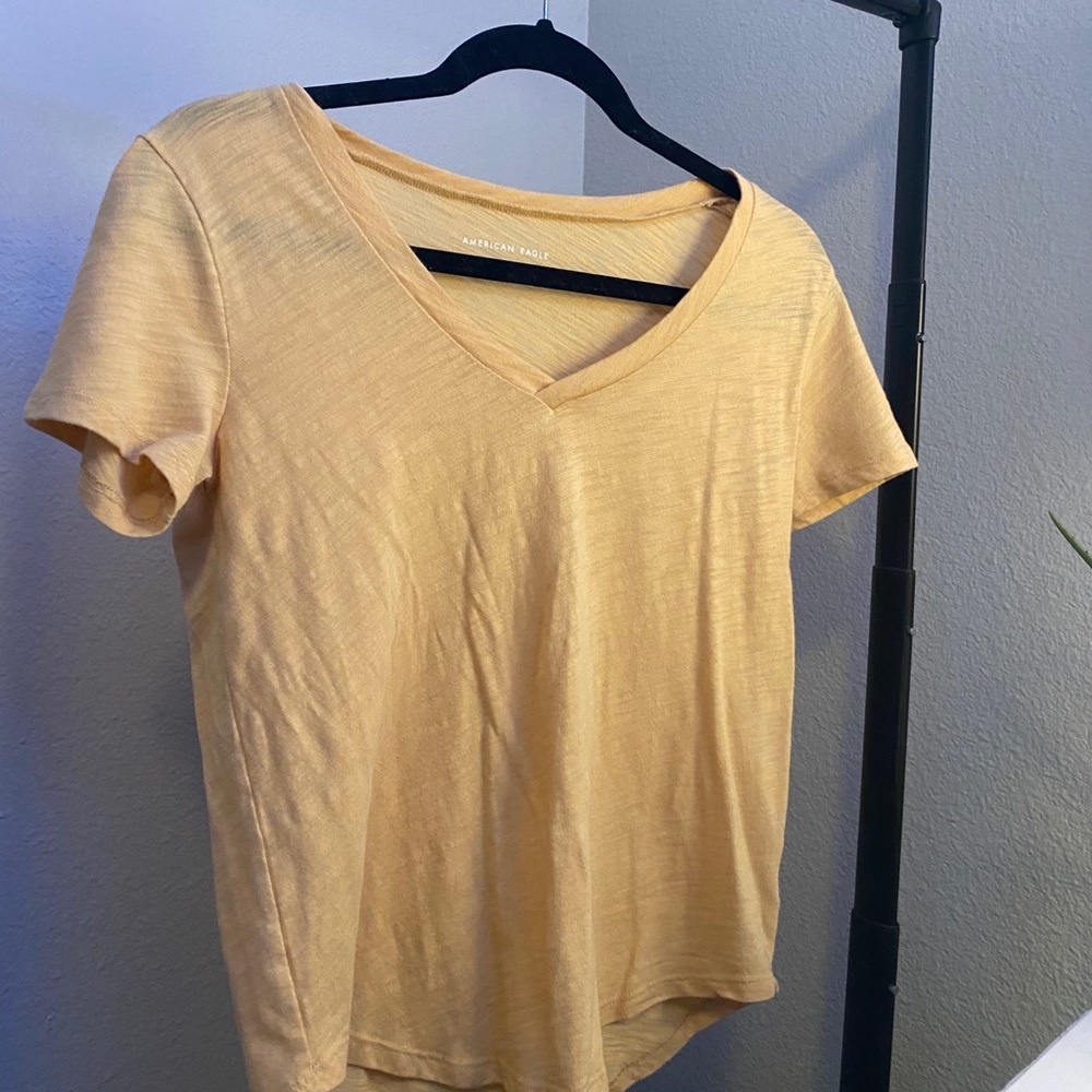 yellow short sleeved tee